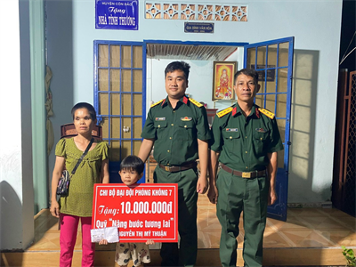 Ban CHQS huyện Côn Đảo “Nâng bước tương lai” học trò nghèo