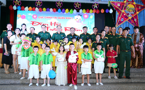 Cục Chính trị Quân khu 7 tổ chức Đêm hội Trăng rằm