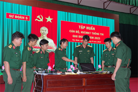 Sư đoàn 5 tập huấn chuyên môn kỹ thuật thông tin giai đoạn 2