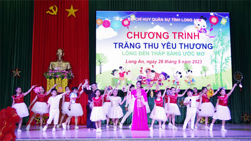 Đêm hội “Trăng thu yêu thương, lồng đèn thắp sáng ước mơ”