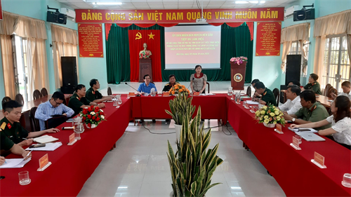 Bộ CHQS tỉnh Tây Ninh và Sở Nội vụ giám sát việc thực hiện phong trào thi đua tại huyện Bến Cầu