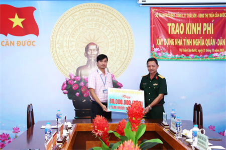 Trao kinh phí xây dựng nhà tình nghĩa quân dân