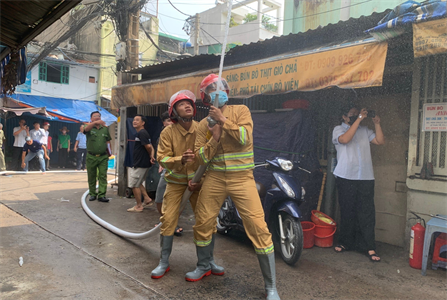 LLVT Phường 1, Quận 3 diễn tập phòng chống cháy nổ, cứu hộ cứu nạn