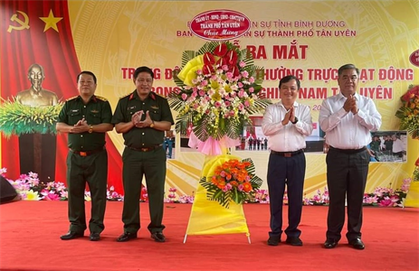 Ra mắt Trung đội dân quân thường trực Khu công nghiệp Nam Tân Uyên
