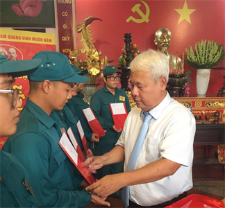 Quận 7 kết nạp Đảng cho 13 đồng chí dân quân thường trực