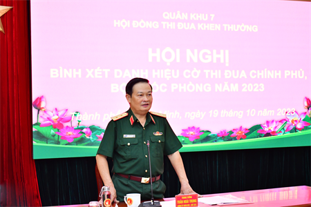 Hội đồng Thi đua khen thưởng Quân khu 7 bình xét danh hiệu Cờ thi đua Chính phủ và Bộ Quốc phòng năm 2023