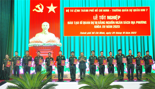 100 học viện tốt nghiệp đào tạo sĩ quan dự bị bằng nguồn ngân sách địa phương