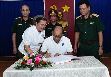 Đoàn Tổng Tham mưu trưởng, Thứ trưởng Bộ các LLVT cách mạng Cuba tham quan di tích lịch sử tại TPHCM