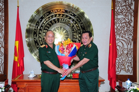 Bàn giao chức vụ Phó Tư lệnh Quân khu 7
