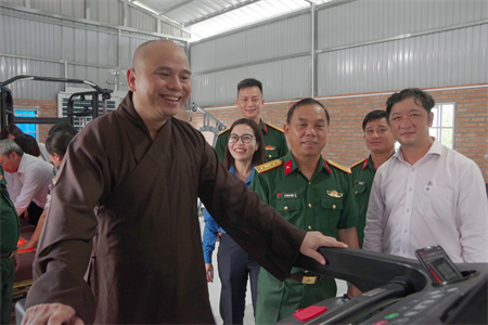 Tỉnh Long An khánh thành công trình thể thao tặng cơ sở tôn giáo