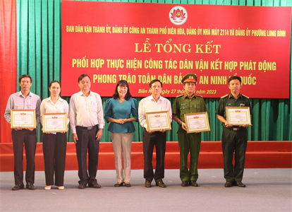 Nhà máy Z114 phối hợp làm công tác dân vận