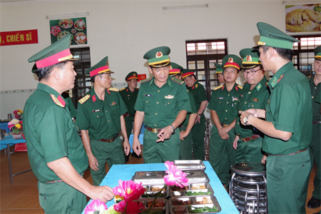 Sư đoàn 5 và Bộ Chỉ huy BĐBP tỉnh Tây Ninh trao đổi kinh nghiệm xây dựng đơn vị