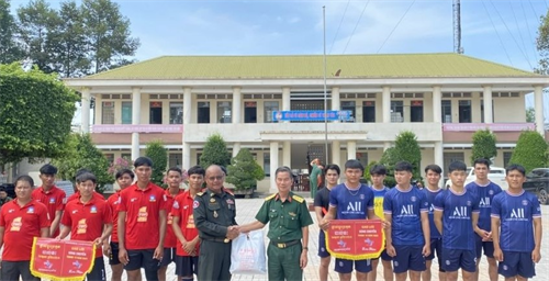 Ban CHQS thị xã Trảng Bàng giao lưu bóng chuyền với Chi khu Quân sự huyện Chăn Tơ Ria, Quân đội Hoàng gia Campuchia