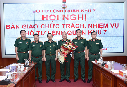 Bàn giao chức trách, nhiệm vụ Phó Tư lệnh Quân khu 7