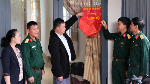 Học viện Lục quân trao nhà đồng đội cho quân nhân