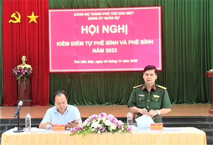 Đảng ủy Quân sự TP. Thủ Dầu Một và TP. Thuận An kiểm điểm đánh giá, xếp loại chất lượng tổ chức Đảng, đảng viên