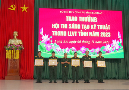 Bộ CHQS tỉnh Long An khen thưởng tập thể, cá nhân đạt thành tích trong Hội thi sáng tạo kỹ thuật