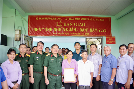 Bộ Tham mưu Quân khu bàn giao nhà “Tình nghĩa quân – dân” tại quận Bình Thạnh