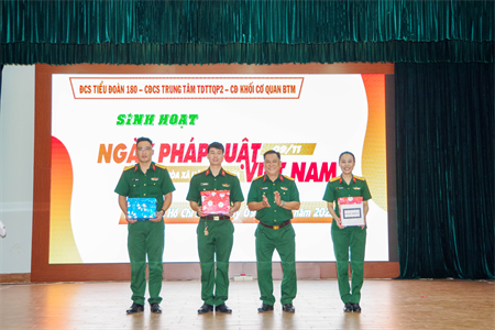 Bộ Tham mưu Quân khu hưởng ứng Ngày Pháp luật Việt Nam năm 2023