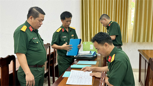 Bộ CHQS tỉnh Bình Dương kiểm tra kết quả thực hiện nhiệm vụ QS-QP thành phố Thủ Dầu Một