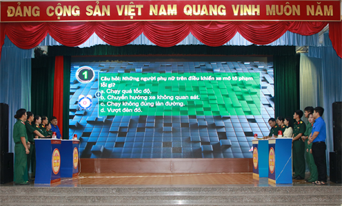 Cục Chính trị Quân khu tổ chức Ngày Pháp luật Việt Nam năm 2023