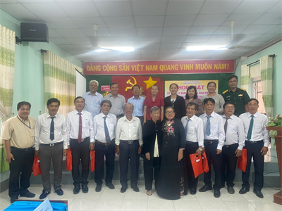 Ban Chỉ huy Quân sự thị xã Kiến Tường chúc mừng Ngày Nhà giáo Việt Nam