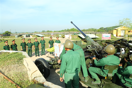 Quân khu 7 kiểm tra quân sự, quốc phòng tại Lữ đoàn 77