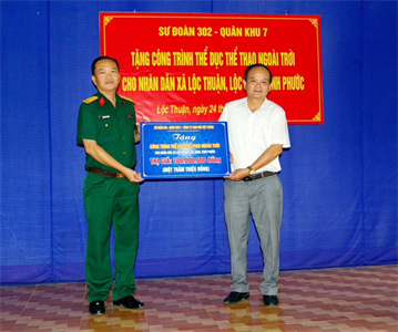 Sư đoàn 302 tặng nhà tình nghĩa tại huyện Lộc Ninh, tỉnh Bình Phước
