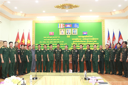 Đoàn công tác Bộ tư lệnh Quân khu 7 thăm và làm việc tại Campuchia