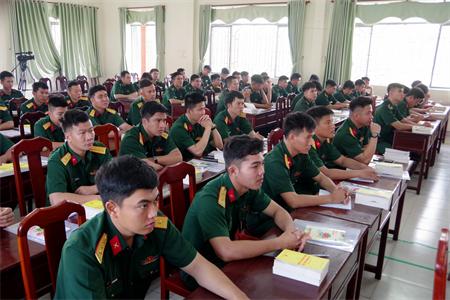Tỉnh Long An: Bồi dưỡng kiến thức quốc phòng an ninh cho sĩ quan quân nhân chuyên nghiệp