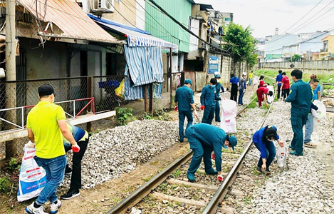 Lực lượng vũ trang Phường 11, Quận 3 chung tay xây dựng tuyến đường sắt Bắc - Nam xanh sạch đẹp