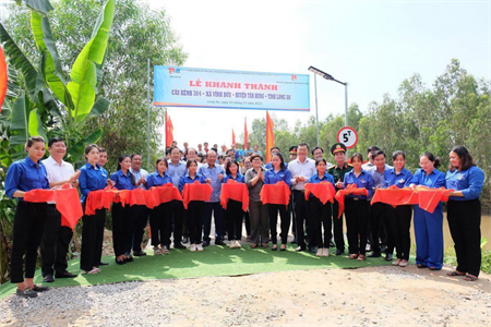 Quận 5 khánh thành công trình tặng huyện Tân Hưng, tỉnh Long An
