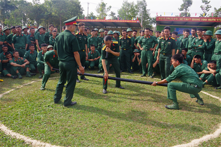 Tuổi trẻ Sư đoàn 5 sôi nổi hoạt động chào mừng kỷ niệm 78 năm Ngày Truyền thống Quân khu 7