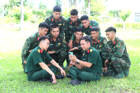 “Ứng dụng nền tảng số mở” trong kiểm tra nhận thức chính trị