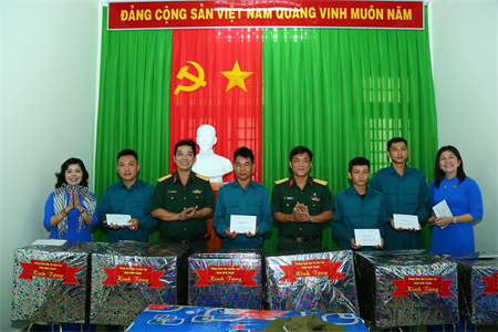 Quận Bình Thạnh tổ chức về nguồn tại tỉnh Tây Ninh