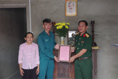 Bộ CHQS tỉnh Long An bàn giao nhà đồng đội cho chiến sĩ dân quân