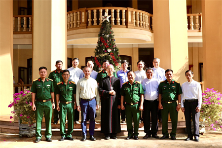 Quân khu 7 thăm, chúc Giáng sinh tại Tòa Giám mục Xuân Lộc