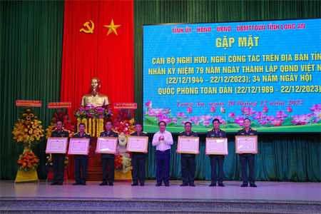 Tỉnh Long An gặp mặt cán bộ cao cấp Quân đội nghỉ hưu trên địa bàn