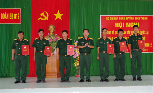 Bộ CHQS tỉnh Bình Thuận công bố quyết định sáp nhập và tổ chức lại Ban Hậu cần - Kỹ thuật Trung đoàn 812
