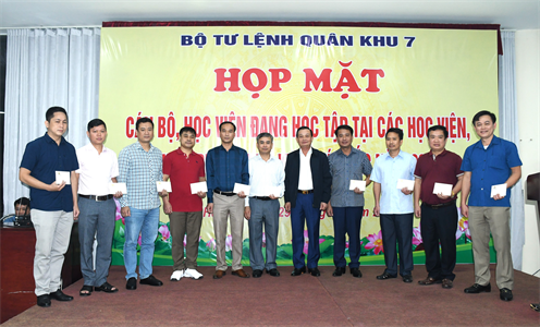 Bộ Tư lệnh Quân khu 7 họp mặt cán bộ, học viên đang học tập tại khu vực phía Bắc