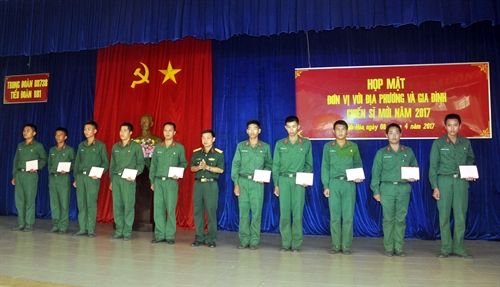 Họp mặt đơn vị với địa phương và gia đình chiến sỹ mới năm 2017