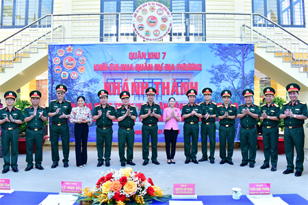 Khối thi đua quân sự địa phương Quân khu 7 khánh thành công trình Nhà sinh hoạt văn hóa cho đồng bào dân tộc Khmer