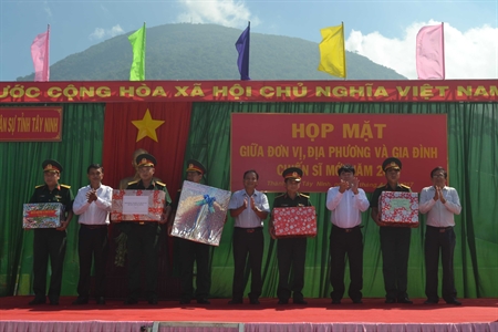 Trường Quân sự tỉnh Tây Ninh họp mặt địa phương, gia đình chiến sĩ mới