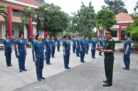 Kiểm tra công tác chuẩn bị huấn luyện nữ dân quân tham gia diễu binh, diễu hành kỷ niệm 70 năm chiến thắng Điện Biên Phủ