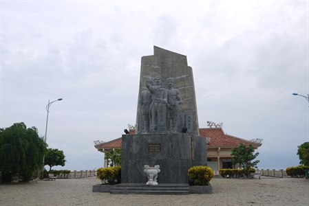 Ra Lý Sơn, càng tự hào về biển đảo quê hương