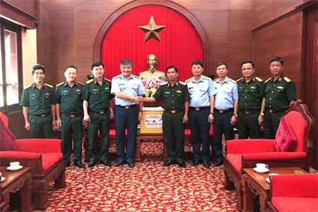 Tư lệnh Quân chủng Phòng không - Không quân chúc tết Quân khu 7
