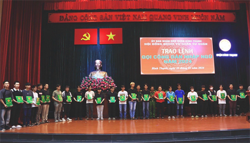 Quận Bình Thạnh trao lệnh gọi công dân nhập ngũ năm 2024