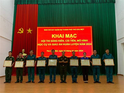 Ban CHQS thành phố Thủ Dầu Một khai mạc Hội thi sáng kiến, cải tiến mô hình học cụ