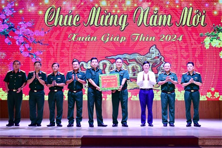 Trung tướng Nguyễn Văn Gấu thăm, chúc Tết Bộ CHQS tỉnh Bà Rịa - Vũng Tàu