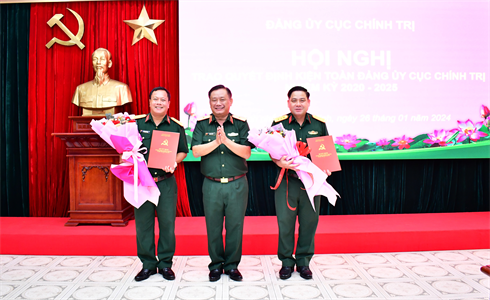 Đảng ủy Cục Chính trị Quân khu 7 trao quyết định kiện toàn Đảng ủy nhiệm kỳ 2020-2025